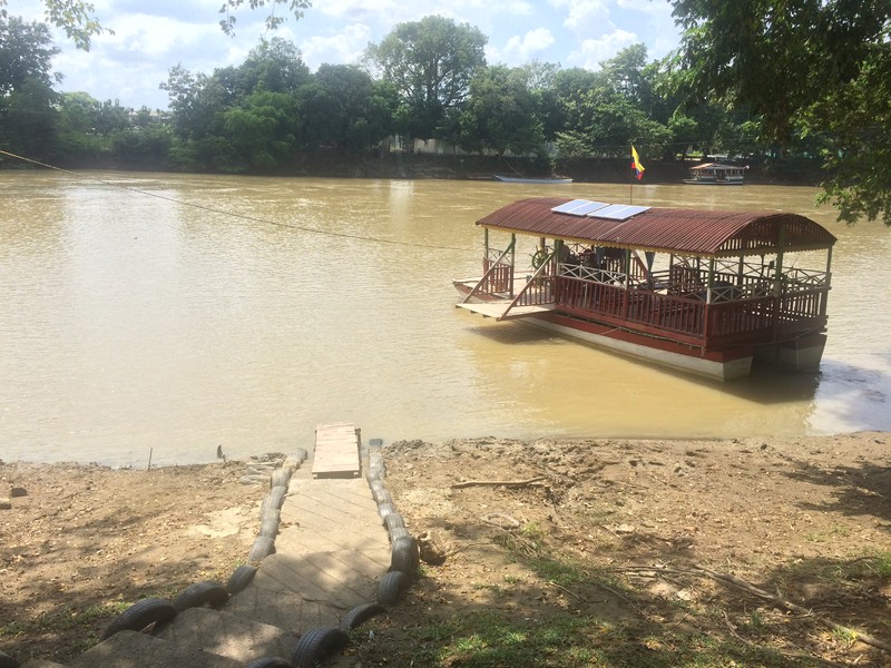 One of the "ferries" to cross the river (there are only two bridges, people use the boats quite often) static path
